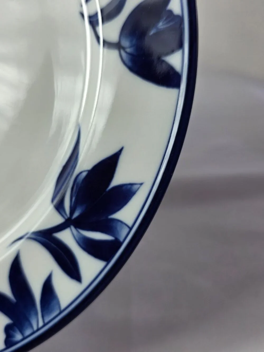 ONE Pier 1 Ming Dinner Plate White with Blue Leaves and Flowers